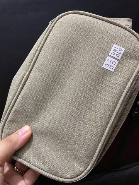 uniqlo travel pouch